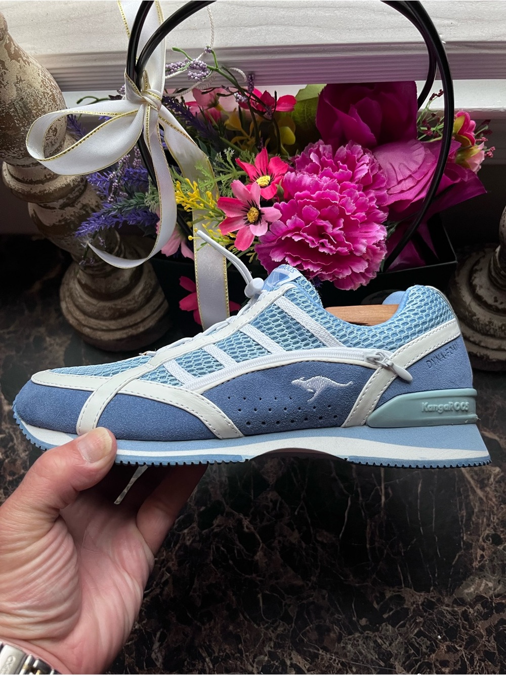 Kangaroos Lucky
Dyna Foam
Athletic/Lifestyle
Retro Shoes
Size 7.5 for Women